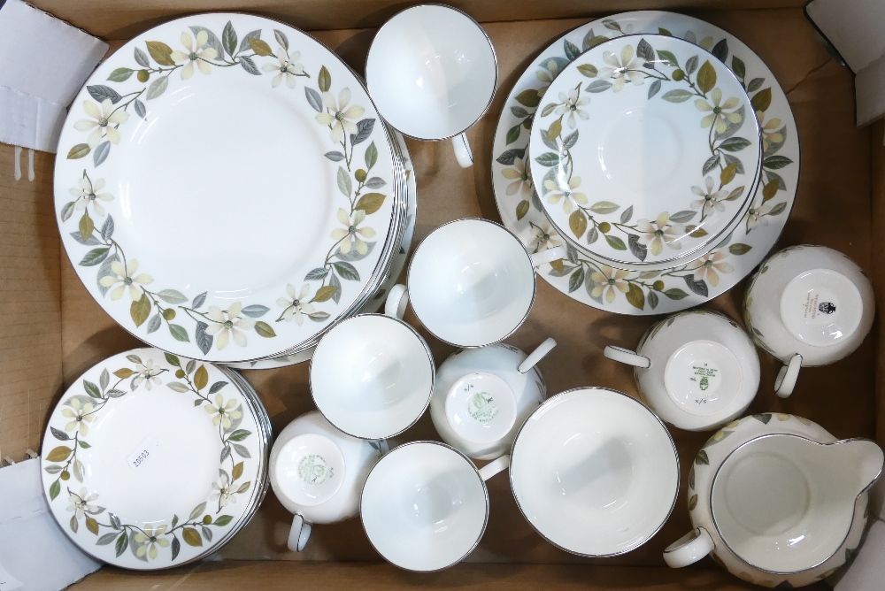 Wedgwood Beaconsfield patterned dinner & tea ware to include: 8 x cups, 6 x saucers, - Image 5 of 5