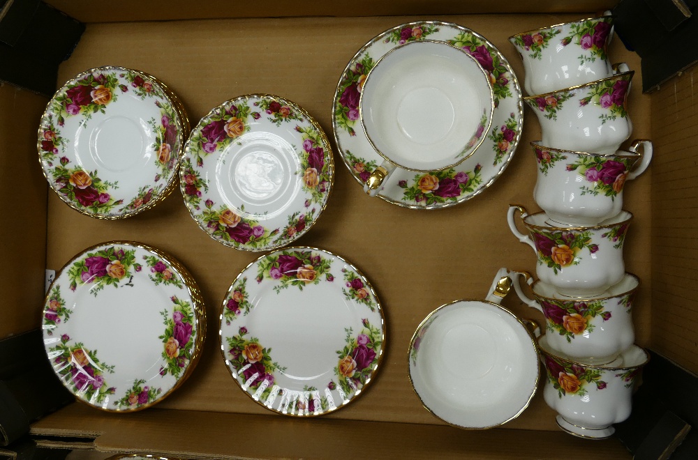 A very large collection of Royal Albert Old Country Roses to include: First quality planters, - Image 13 of 14