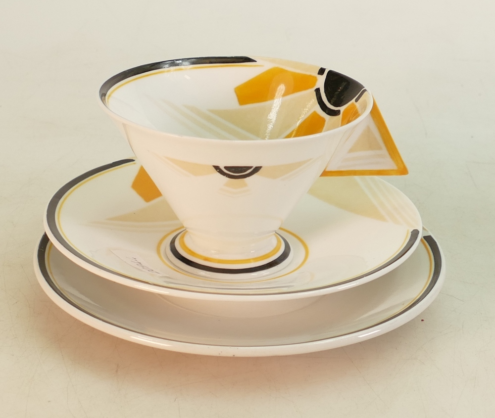 A collection Shelley Vogue Sunray dinner and tea ware: Design 11742 comprising 6 cups & 5 saucers, - Image 3 of 3