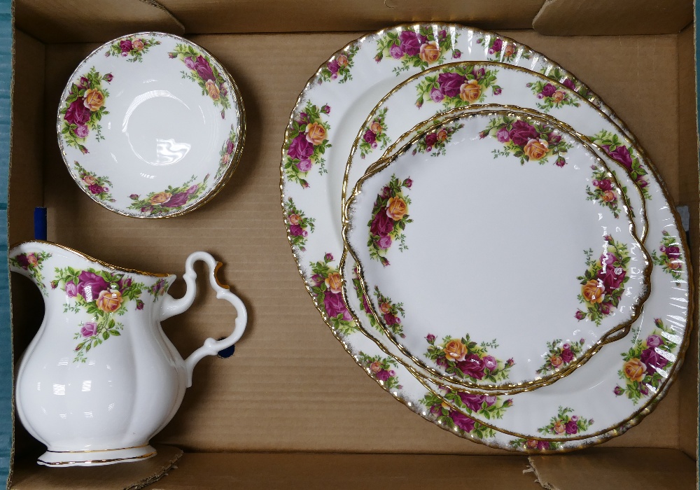 A very large collection of Royal Albert Old Country Roses to include: First quality planters, - Image 4 of 14