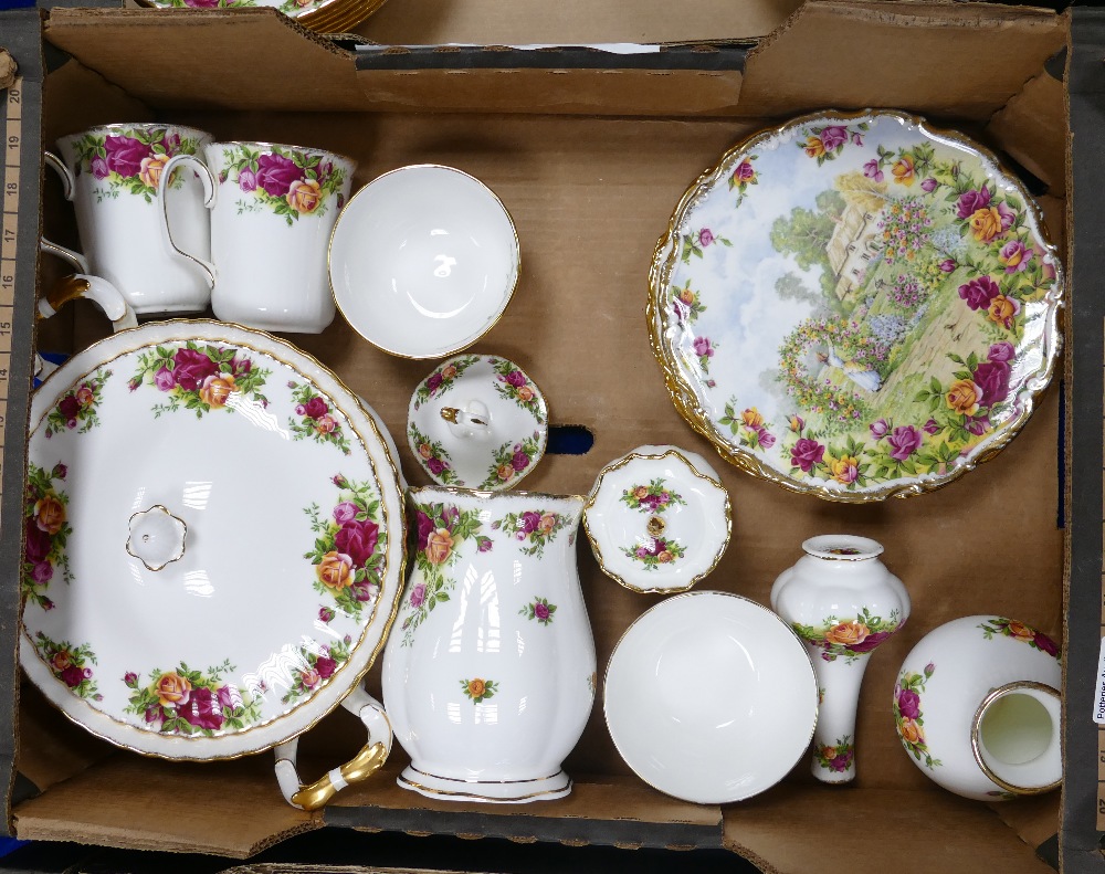 A very large collection of Royal Albert Old Country Roses to include: First quality planters, - Image 2 of 14