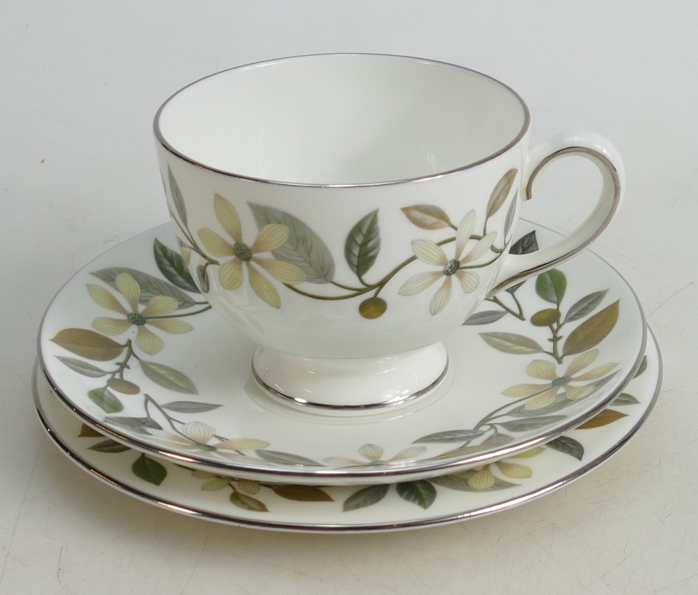 Wedgwood Beaconsfield patterned dinner & tea ware to include: 8 x cups, 6 x saucers, - Image 3 of 5