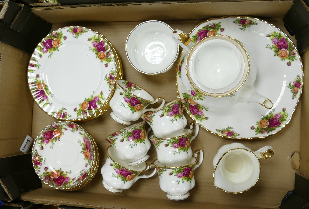 A very large collection of Royal Albert Old Country Roses to include: First quality planters, - Image 12 of 14