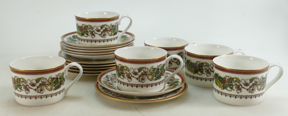 Spode Christmas Rose tea and dinner ware: A collection of Spode tea and dinner ware to include 6 - Image 3 of 6