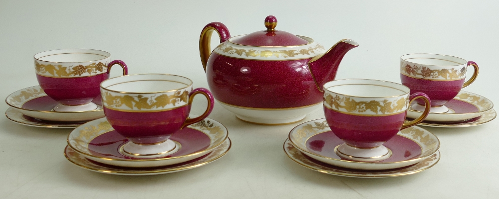 Wedgwood Whitehall patterned tea ware to include: 6 x cups and saucers, teapot, cream & sugar bowl,
