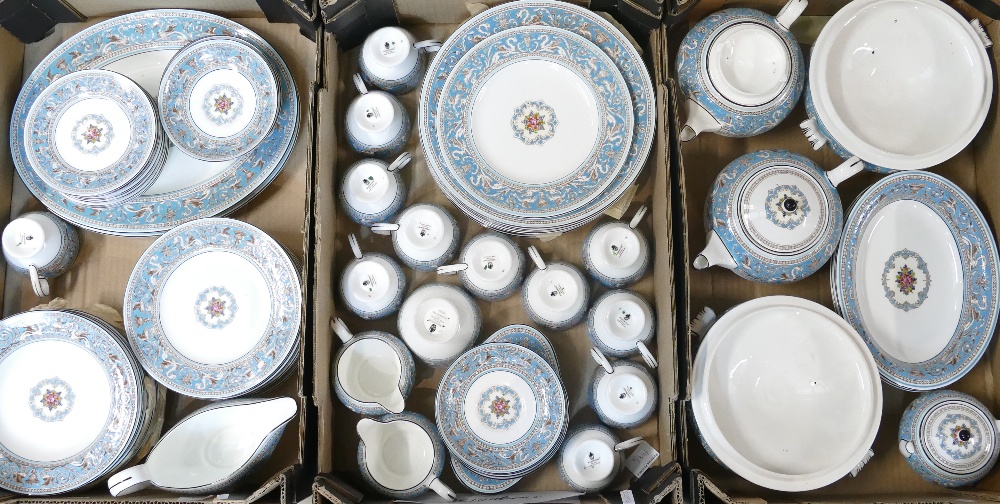 Wedgwood Florentine patterned large collection of dinner & tea ware to include: 12 x cups and - Image 5 of 5