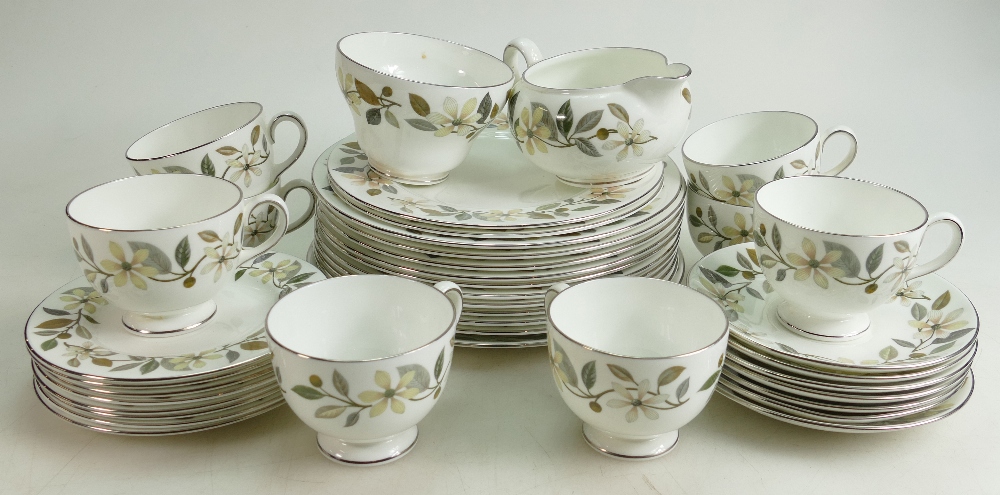 Wedgwood Beaconsfield patterned dinner & tea ware to include: 8 x cups, 6 x saucers,