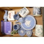 A mixed collection of Wedgwood items to include: Jasperware, lidded boxes, tankards etc.