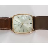 9ct gold vintage Rotary wristwatch: with leather strap (missing winder).