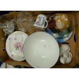 A mixed collection of items to include: floral decorated wall plates,