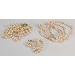 Real & cultured pearl jewellery: Real freshwater pearl single string necklace with 14ct gold clasp