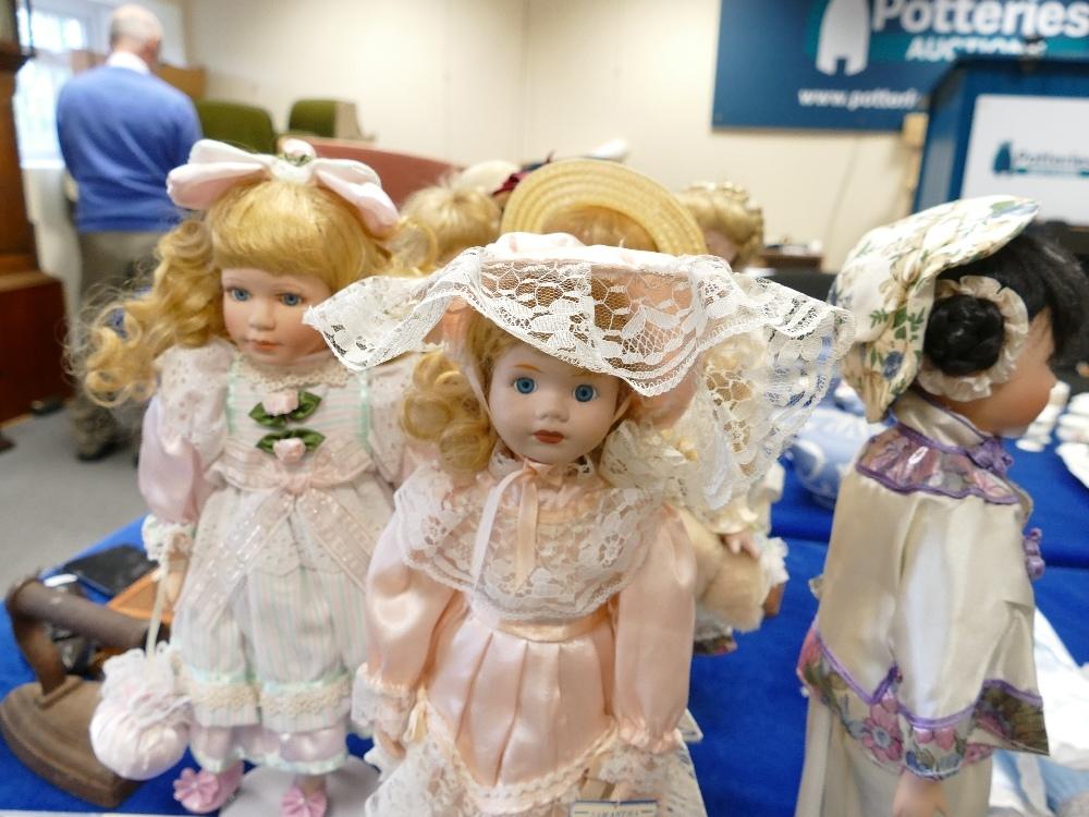 A large collection of Porcelain Display dolls: - Image 2 of 3