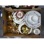 A mixed collection of items to include: Aynsley Cottage Garden and Wild Tudor large bowls, Edwardian