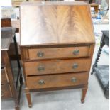 Small proportioned bureau: