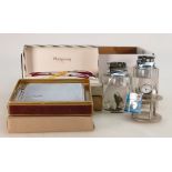 A mixed collection of items to include: Parker Victory Pen Set, similar Platignum item,