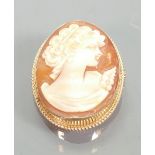 9ct gold oval cameo brooch: