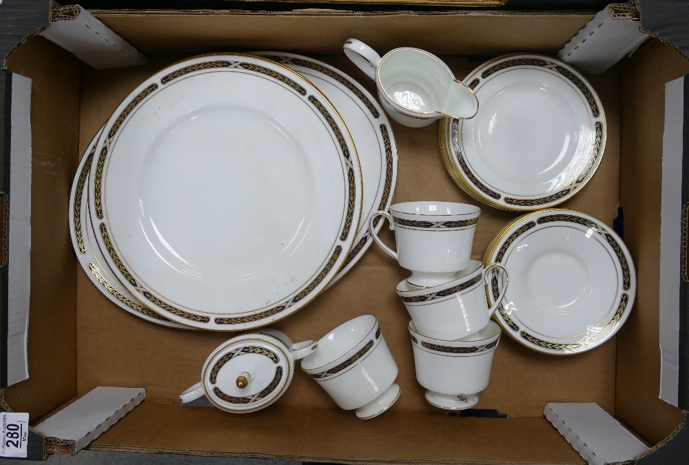 Coalport Windsor Dinner Ware to include: dinner plates, oval platter, - Image 2 of 2
