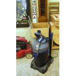 Oase Living water pondovoe 4: pond and pool vacuum, boxed with two nets