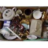 A mixed collection of ceramic items including: Royal Doulton Melrose tea ware items, Wade gold