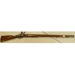 A LATE 20TH EARLY 21ST CENTURY BROWN BESS FLINTLOCK MUSKET WITH RAMROD: overall L 140 cm