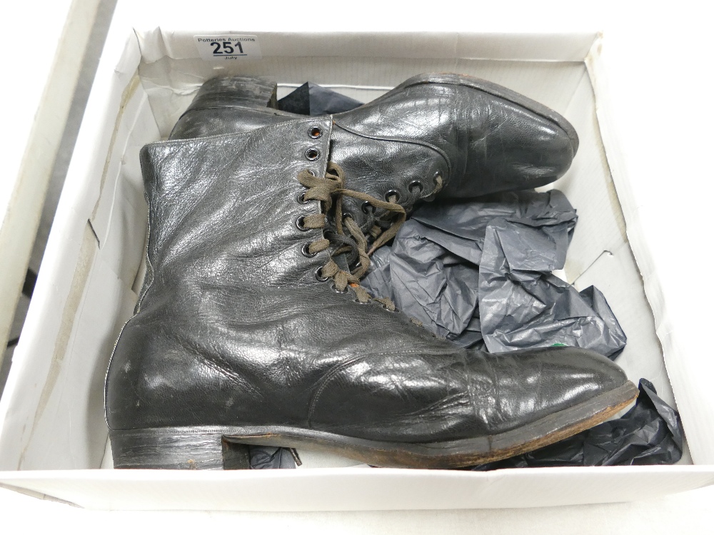 Pair of early 20th century ladies leather boots: overall length of shoe 26cm.