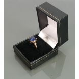 9ct gold ladies dress ring set with large blue stone: size M, 3.4 grams.
