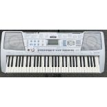 Yamaha Electronic Keyboard: with stand