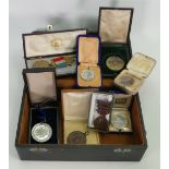 8 commemorative medallions & medals: Includes Royal and other commemorative items,