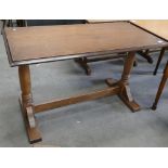 Oak 20th century rectangular pub table: 75cm high 120cm long,