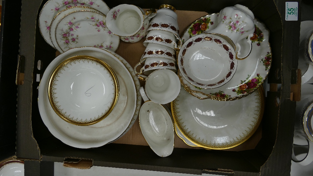 A mixed collection of items to include: Paragon Athena large fruit bowl, bowls, sandwich plates,