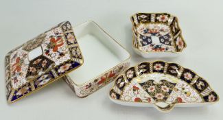 Royal Crown Derby x three pieces: Trinket box with lid 10 cm wide,