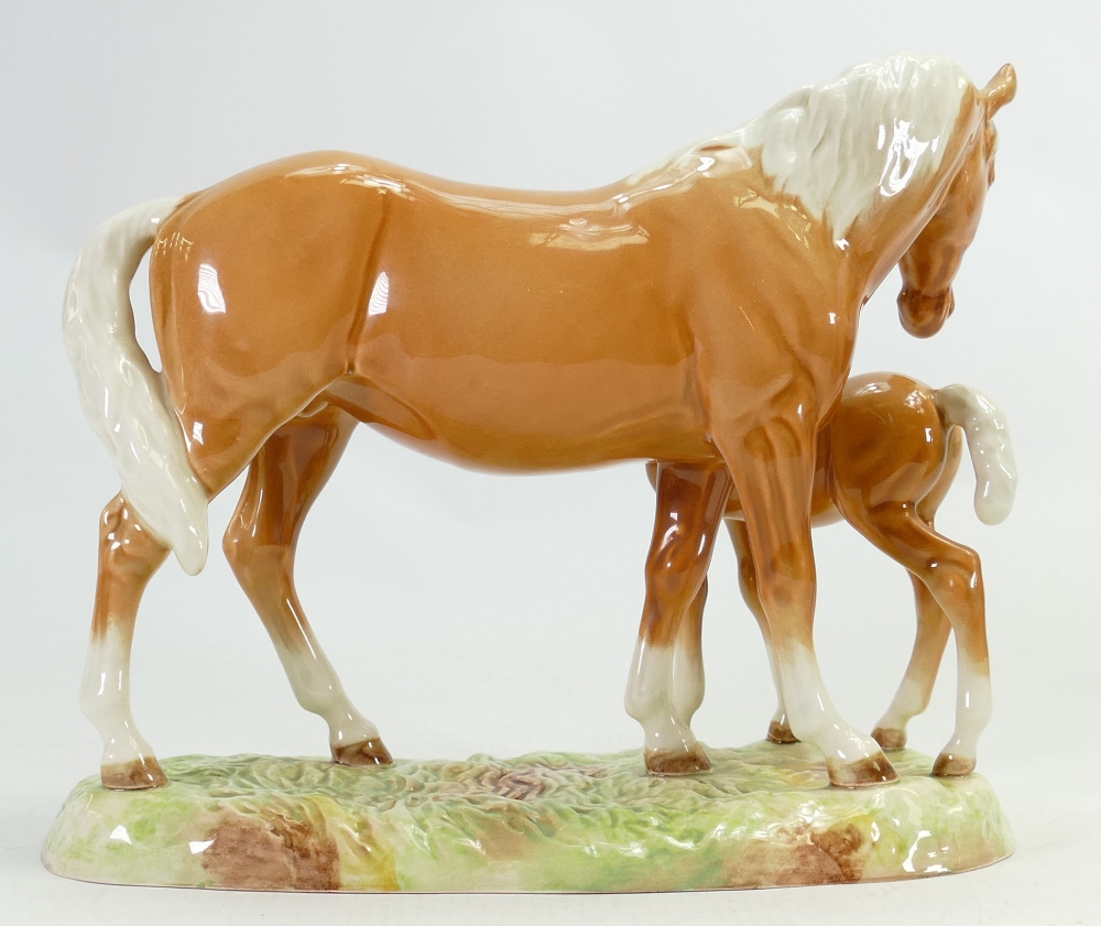 Beswick Palomino mare & foal on ceramic base 953: - Image 3 of 3