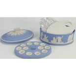 Wedgwood 20th Century Jasperware artists paint pots: The interior fitted with paint pots with