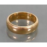 22ct gold wedding ring: Size K, 7.1 grams.