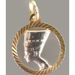 18ct white & yellow gold Egyptian pendant: 3.1 grams.