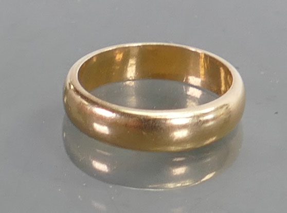 22ct gold wedding ring: Size K, 5.4 grams. - Image 2 of 2