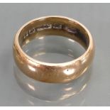 15ct gold wedding ring: Size S, 9.7 grams.