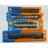 Roco 4151 Diesel HO Model Train: With similar 4256 carriages, boxed.