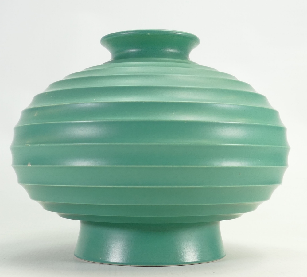 Wedgwood green squat turned vase by Keith Murray: h 16cm, d21cm. - Image 5 of 5