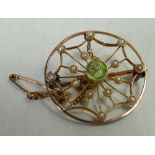 9ct Art Nouveau brooch: Set with peridot & seed pearls, 3.1 grams.