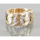 9ct gold Keepers ring: Size L/M, 4.1 grams.