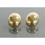 18ct gold pair of earrings: 5 grams.