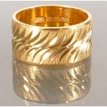 22ct gold etched wedding ring: Size N/O, 9.