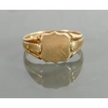 18ct gold gents Signet ring: Size T, 7.2 grams.