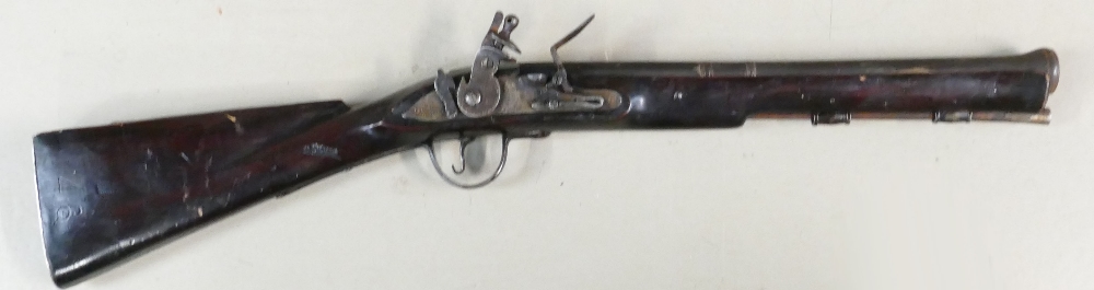 Large dog lock Blunderbuss: Faded emblems/coat of arms on lock,