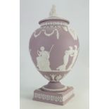 Wedgwood lilac Jasperware urn & cover: Decorated with classical scenes,
