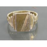 9ct gold gents Signet ring: 6.1 grams.