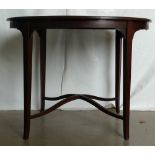 Edwardian Mahogany oval Occasional table: 91.5cm in length.