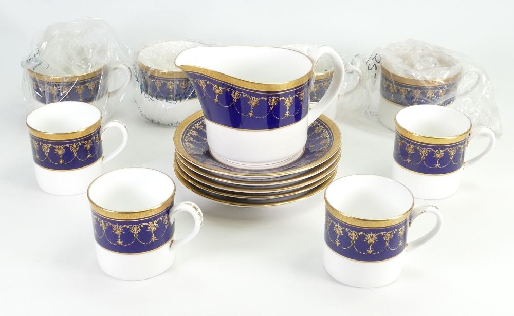 Royal Worcester Gilded Imperial Design tea set: 18 pieces.