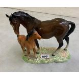Beswick mare and foal on ceramic base: model 953